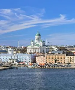 Krásný pohled na město Helsinky (spojení přes Letiště Vantaa)