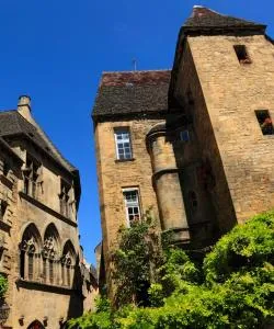 Cảnh đẹp ở Sarlat-la-Canéda – thành phố phổ biến với du khách