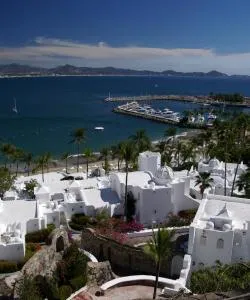 A beautiful view of Manzanillo serviced by Playa de Oro International Airport.