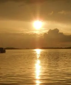 Krásný pohled na město Golfito (spojení přes Letiště Golfito )