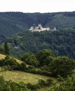 Ein schöner Blick auf Bourscheid – eine bei unseren Nutzern beliebte Stadt