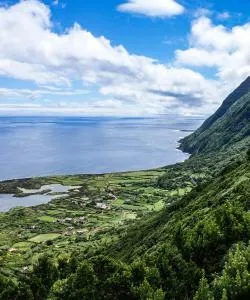 Uma bela vista de Calheta – uma cidade popular entre os nossos utilizadores