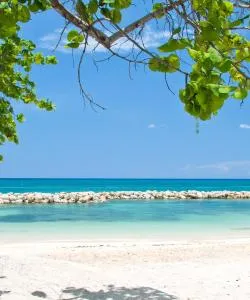 A beautiful view of Seven Mile Beach – city popular among our users.