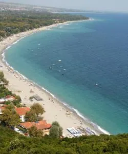 A beautiful view of Paralía Skotínis – city popular among our users.