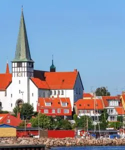 Et smukt billede af Rønne, som ligger i nærheden af Bornholm Lufthavn