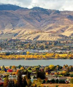 A beautiful view of Wenatchee serviced by Pangborn Memorial Airport.