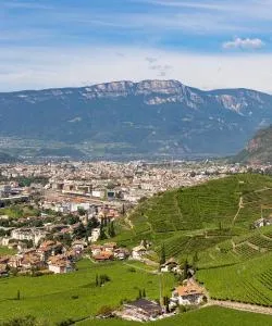 Et smukt billede af Bolzano – en by der er populær blandt vores brugere