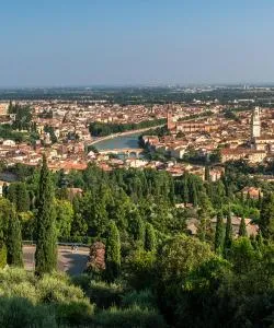 Ein schöner Blick auf Verona, erreichbar über Flughafen Verona