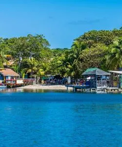 Una bellissima vista di Roatán, dove l'aeroporto principale è Aeroporto Internazionale di Roatán-Juan Manuel Galvez