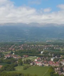 Geneva Airport - French Sectorからアクセスできるフィルネー・ボルテールの美しい景色