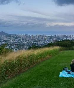 A beautiful view of Honolulu serviced by Honolulu Airport.