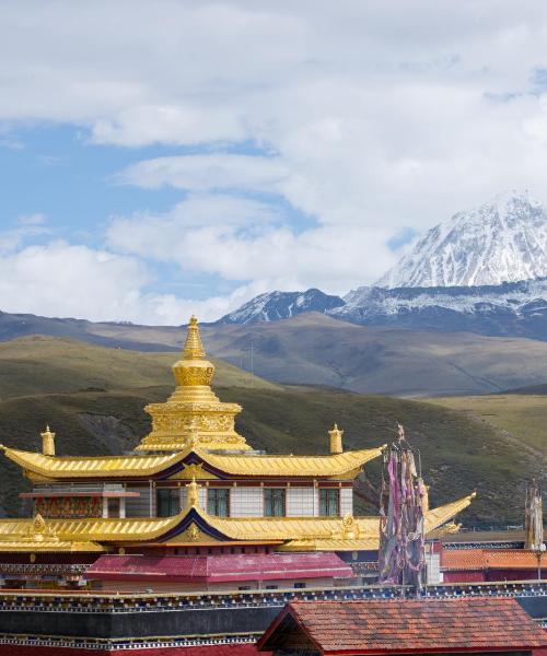 Krásný pohled na město Kangding