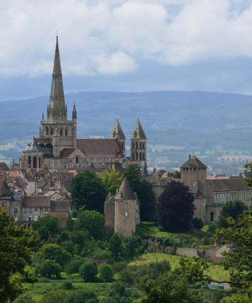 Krásný pohled na město Autun