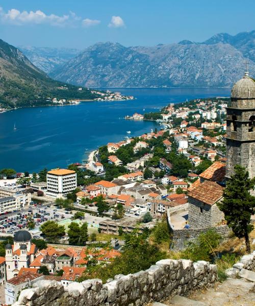 Piękny widok na miasto Kotor