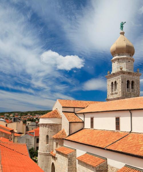 Una panoràmica bonica de Krk, una ciutat popular entre els nostres usuaris