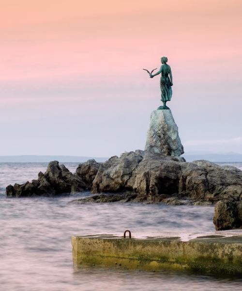 Una bellissima vista di Opatija (Abbazia)