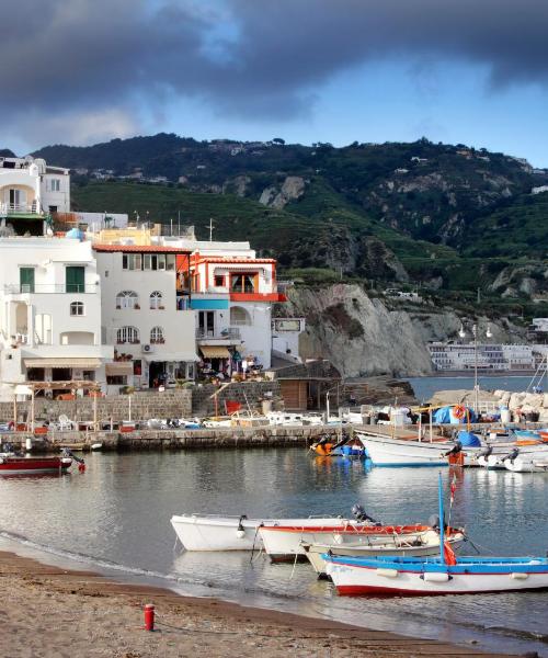 Prelep pogled na grad Ischia