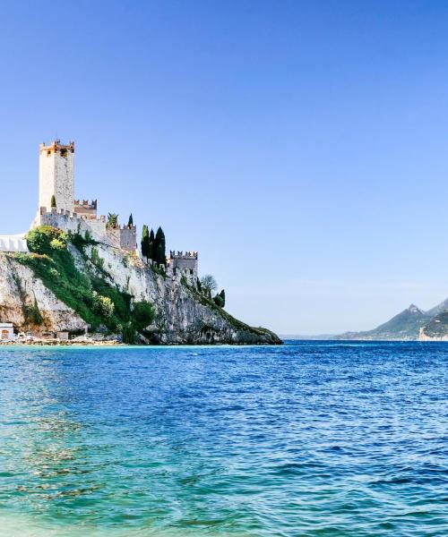 Krásný pohled na město Malcesine