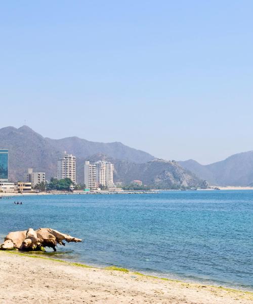 A beautiful view of Santa Marta serviced by Simón Bolívar International Airport.