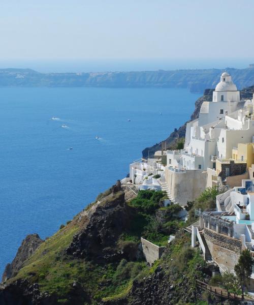 Krásný pohled na město Fira (spojení přes Mezinárodní letiště Santorini)