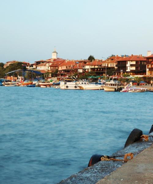 Krásny pohľad na mesto Nesebar