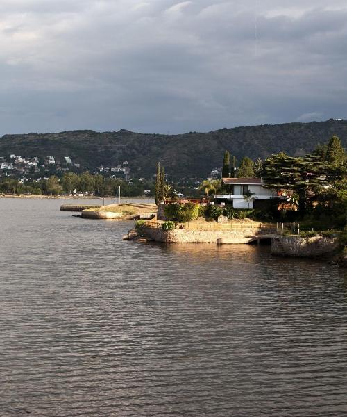 Una hermosa vista de Villa Carlos Paz