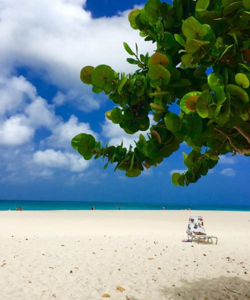 A beautiful view of Eagle Beach