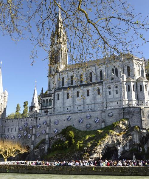 Una bellissima vista di Lourdes