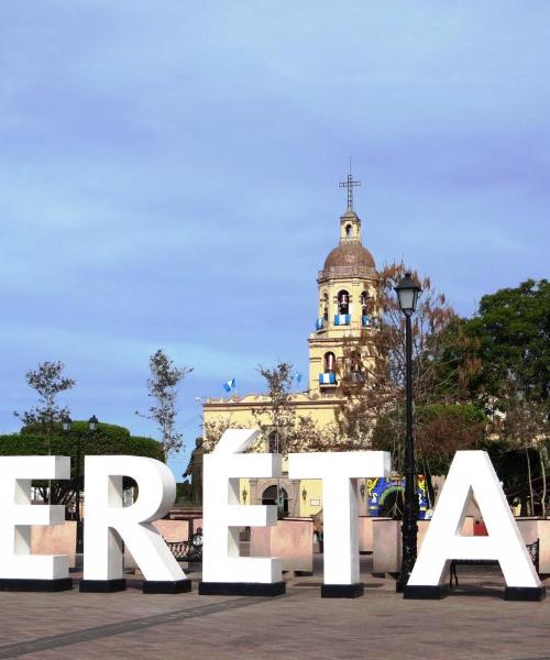 Krásný pohled na město Querétaro (spojení přes Mezinárodní letiště Quétaro)