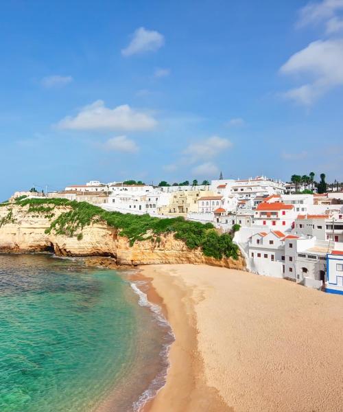 Uma bela vista de Praia do Carvoeiro