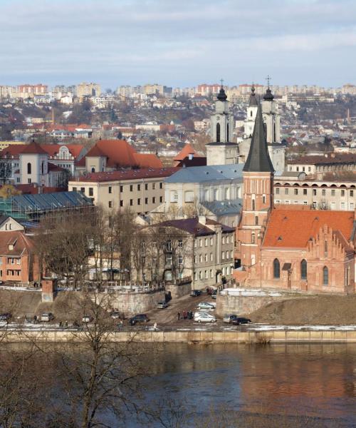 Kaunis näkymä kaupunkiin Kaunas