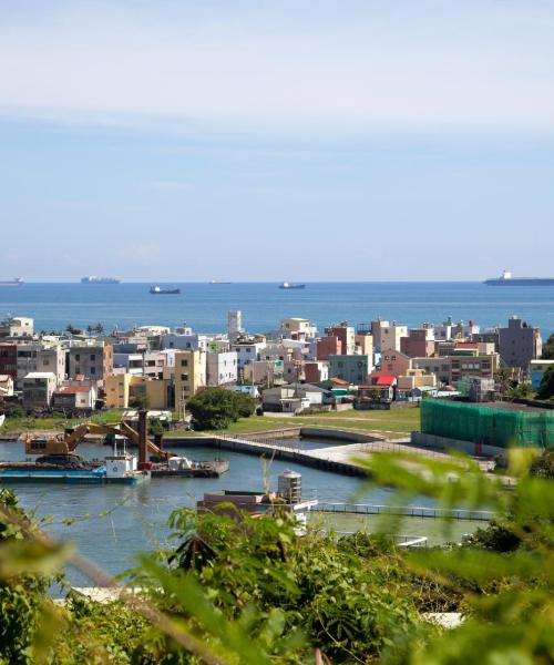 A beautiful view of Kaohsiung serviced by Kaohsiung International Airport.