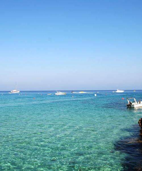 Una hermosa vista de Protaras