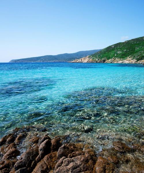 Una bonita panorámica de Cala Gonone