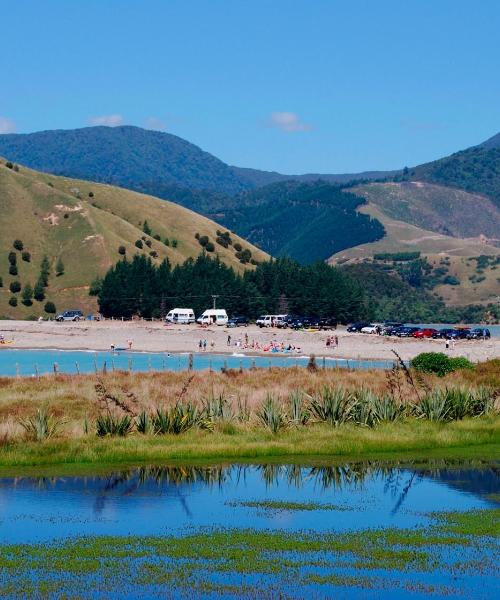 Una panoràmica bonica de Nelson, una ciutat popular entre els nostres usuaris