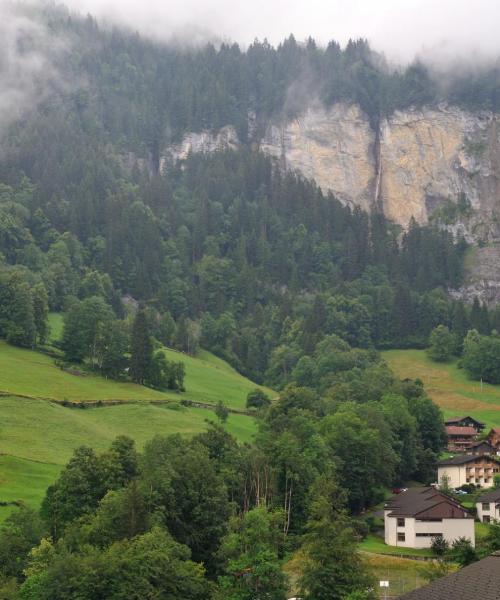 Prelep pogled na grad Lauterbrunen