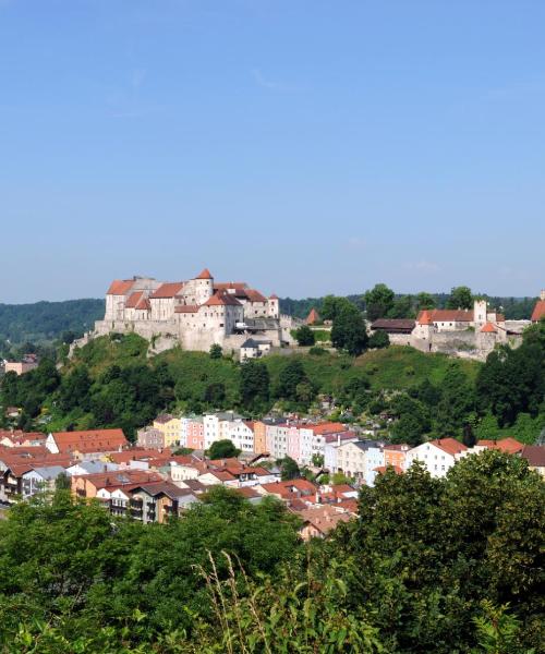 Krásný pohled na město Burghausen