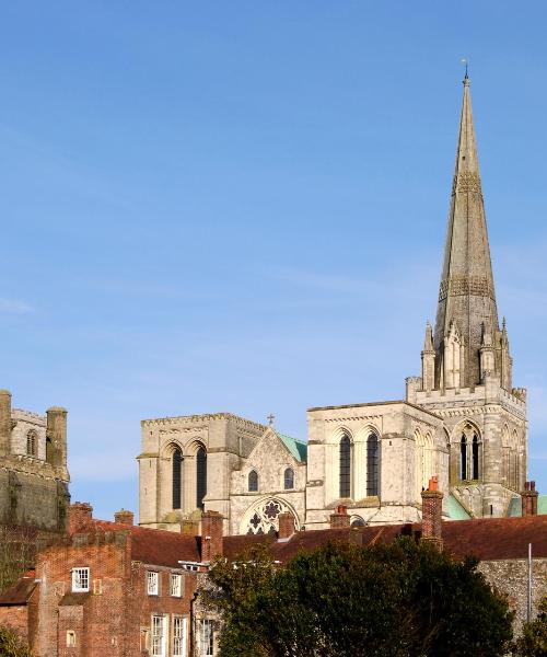 Et smukt billede af Chichester – en by der er populær blandt vores brugere