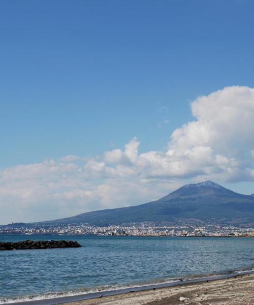 Pemandangan indah bagi Castellammare di Stabia