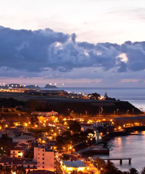 Uma bela vista de Santa Cruz - Madeira – uma cidade popular entre os nossos utilizadores