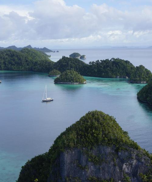 En vacker bild av Sorong – en stad som är populär bland våra användare