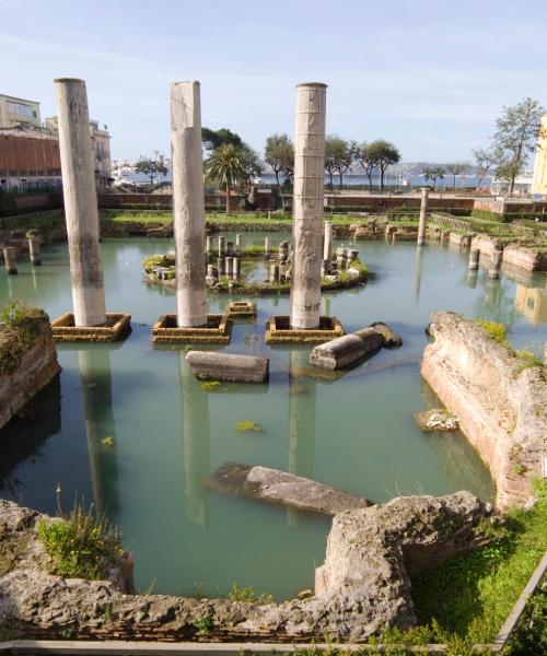 Krásny pohľad na mesto Pozzuoli