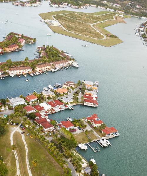 Krásný pohled na město Jolly Harbour