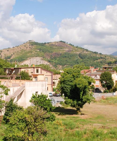 Linna Castel San Giorgio kaunis vaade