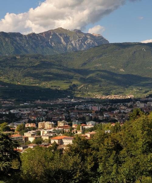 Čudovit pogled na mesto Rovereto