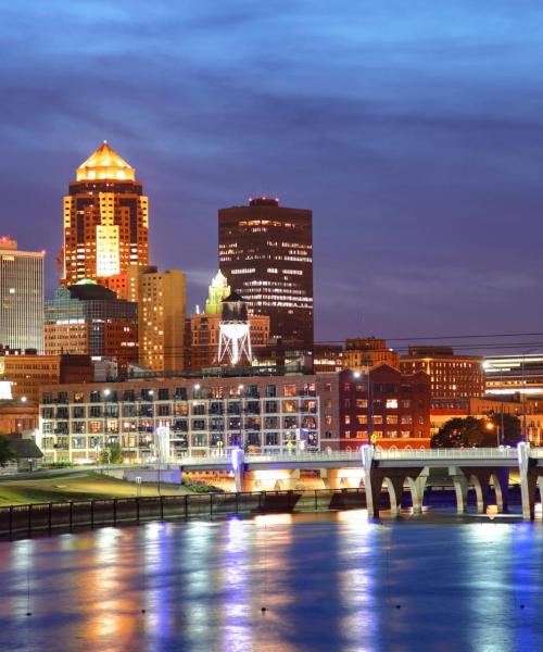 A beautiful view of Des Moines serviced by Des Moines International Airport.