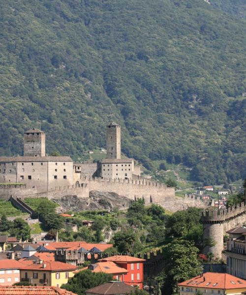 Uma linda vista de: Bellinzona