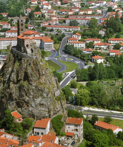 Una bellissima vista di Le Puy en Velay