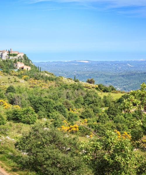 Piękny widok na miasto Aubagne