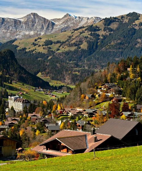 Krásný pohled na město Gstaad